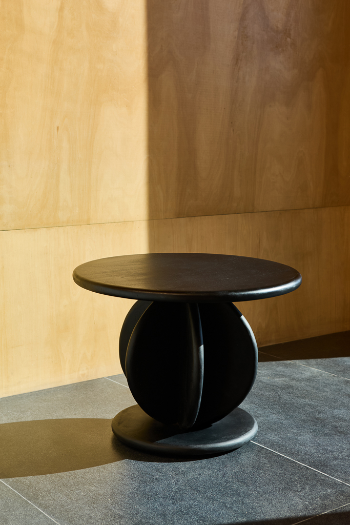 MESA ANEMONA BLACK